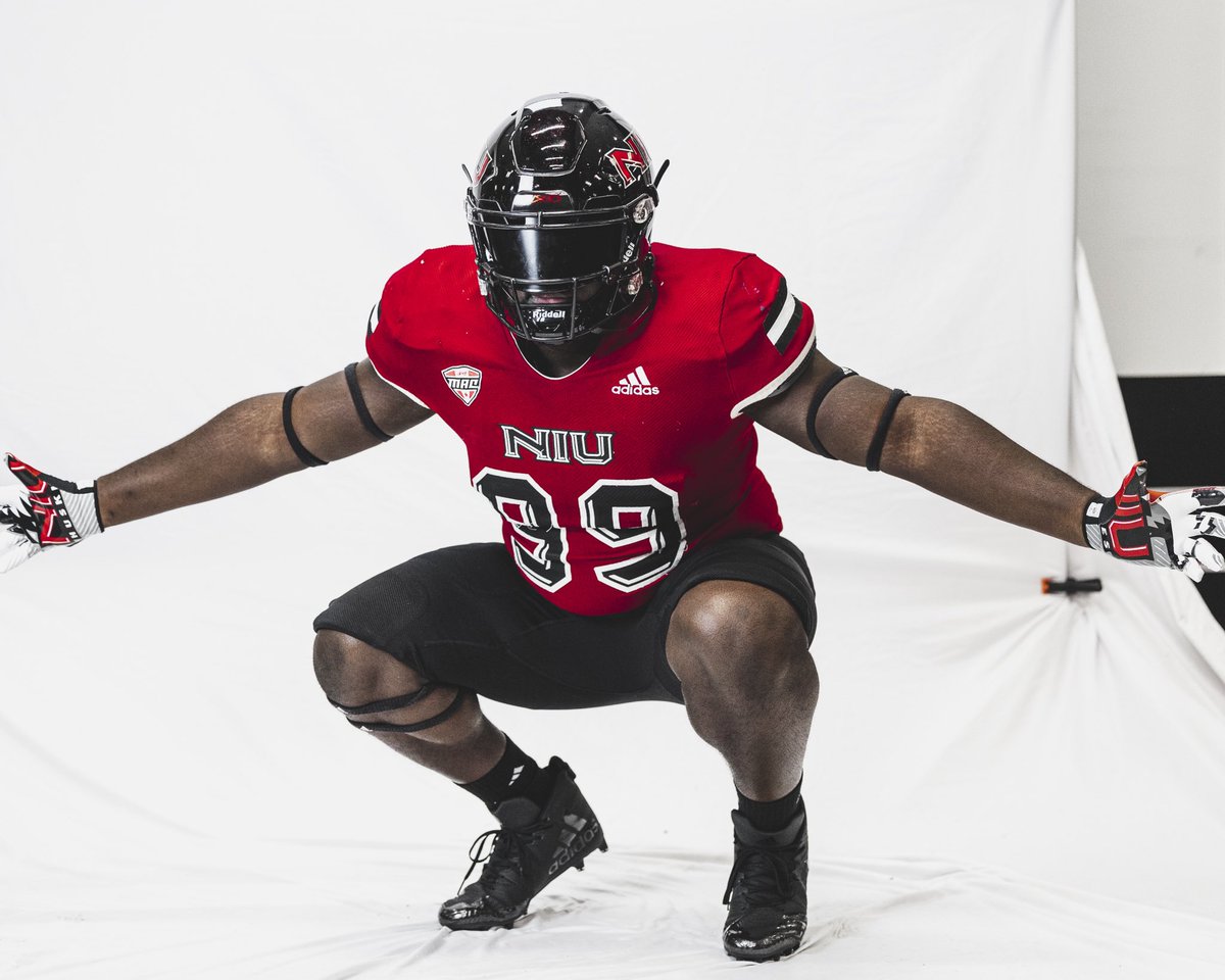 ReggieJean6's tweet photo. 1000% Committed @NIU_Football @Coach_Wimbo @CoachGigli @NIUCoachHammock @CoachWalker0223 @brad_lord #GoHuskies https://t.co/xU8vy3mJHY