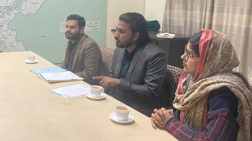 AmnMovement's tweet photo. Islamabad
Feburary 01/2022
No PR-01/2022-APR

Mr Muhammad Fahad Ali, Executive Director Amn-Movememt along with the team of directors, Ms Jaya Jaggi and Muhammad Omer Imran called on Mr. Sarfraz Qamar Daha, Chief Commissioner National Scout Organization PBSA at NHQ. https://t.co/HoBtHvJNwj
