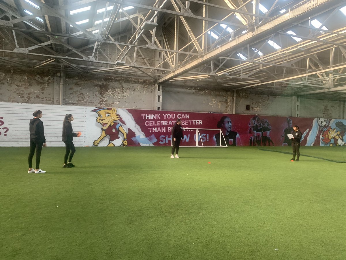 NishkamPE's tweet photo. Ouu year 11 leaders had a great time yesterday with @FPLeaders_ &amp; @WarwickshireCCC for their level 2 at @AVFCOfficial!

Great to see pupils engaged and reflecting on their progress on their level 1 and receiving their certificates! 

Looking forward to the final stage! 🎉🏅🏏⚽️ https://t.co/his2iJevzK