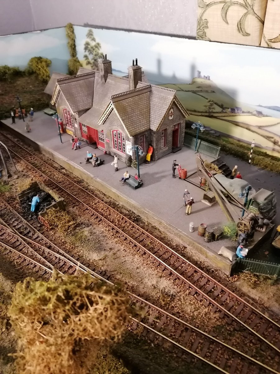 railwayimp's tweet photo. Fancy a starter layout? This one is now ready to go, country station, engine shed, DCC ready, £150. #railwayimp #microlayout https://t.co/bQZPC0KNsy