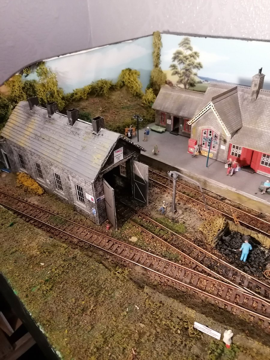 railwayimp's tweet photo. Fancy a starter layout? This one is now ready to go, country station, engine shed, DCC ready, £150. #railwayimp #microlayout https://t.co/bQZPC0KNsy