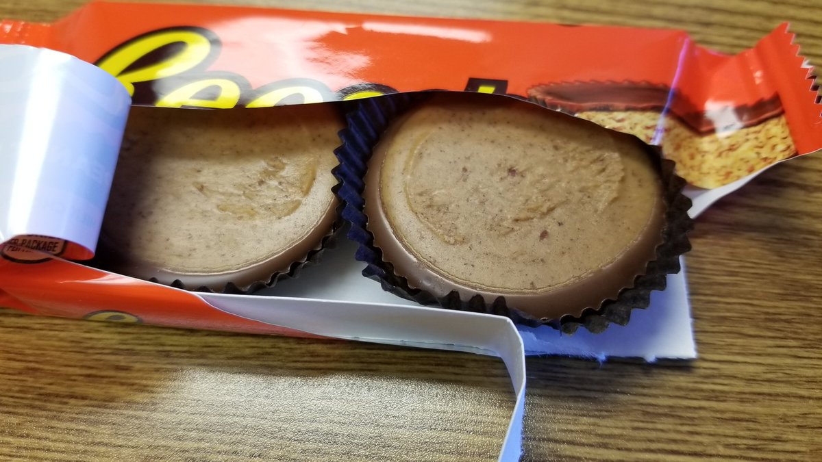 tgphotog's tweet photo. @AskHershey I tried to reach out via email but got an error...I think there might be an issue at the peanut butter cup factory 🙃 Specifically with the upper chocolate...squirting part? https://t.co/XQFpiMycNX