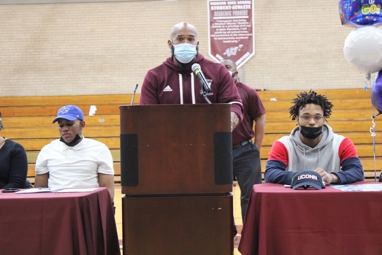 WHSathleticsCT's tweet photo. Such amazing energy at Windsor High School this afternoon as we celebrated the accomplishments of both Marlon Welsh and Prince Samuels! So proud to be apart of this WINning district! #NSD22 #weareWINdsor #UConnNation #SCSUowls https://t.co/JsgIK8xRBu