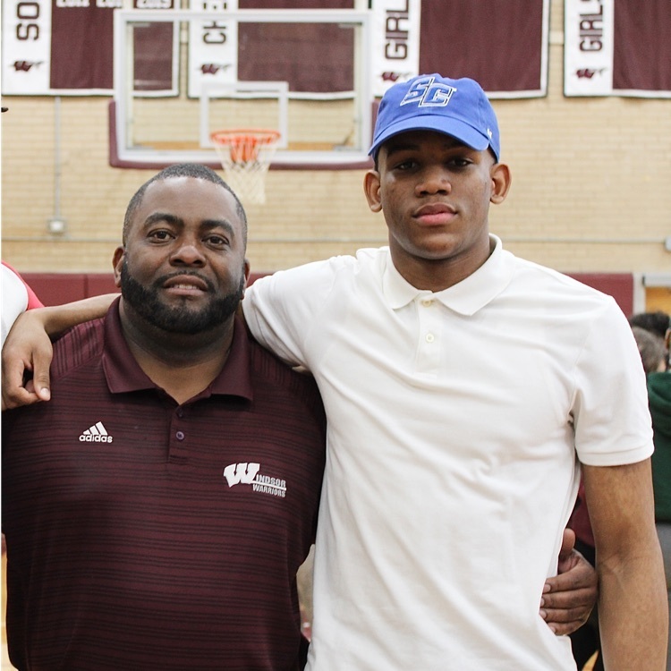 WHSathleticsCT's tweet photo. Such amazing energy at Windsor High School this afternoon as we celebrated the accomplishments of both Marlon Welsh and Prince Samuels! So proud to be apart of this WINning district! #NSD22 #weareWINdsor #UConnNation #SCSUowls https://t.co/JsgIK8xRBu