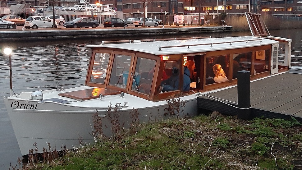 Willemsvaart's tweet photo. Heerlijk #varen in de avond
Het kan met de overdekte / verwarmde #Salonboot
in Den Haag in samenwerking met lokale Horeca https://t.co/eOXNjvAHdN