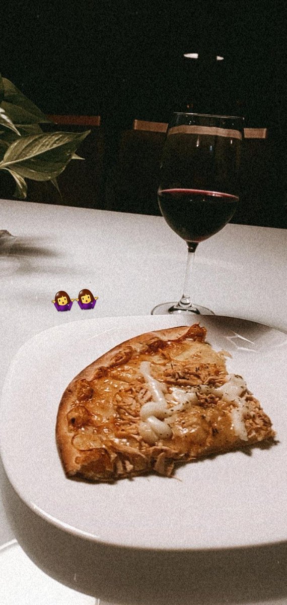 𝗜𝗡𝗦𝗧𝗔𝗚𝗥𝗔𝗠 𝗣𝗢𝗦𝗧. 📷

{brxwn_ania}

"Nada mejor que una pizza con un poco de vino para terminar el día. ¡Dulces sueños!

#FREEROL #CONEYSQUAD 🌙