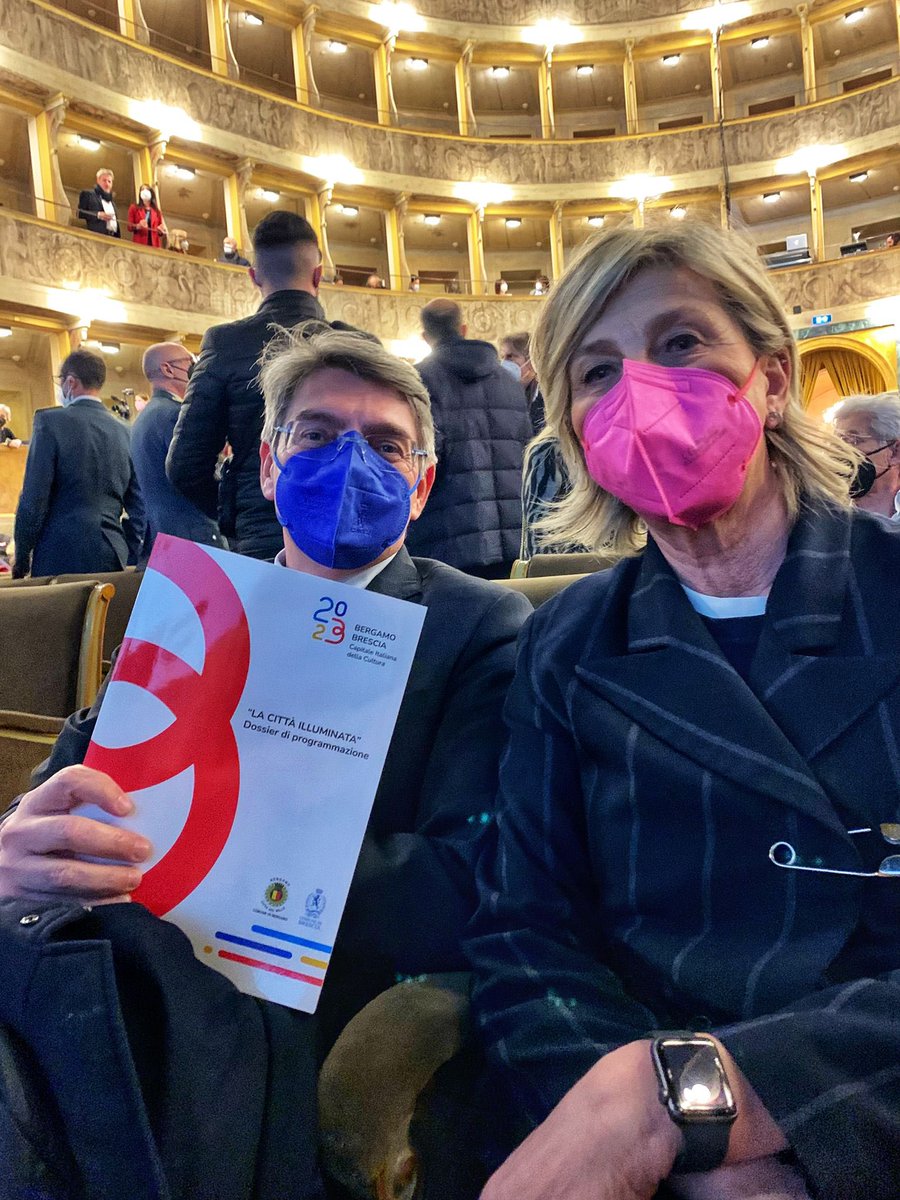 Laura Castelletti (@laucastelletti) on Twitter photo Protagonista il #Dossier #BsBgCapitaleItalianaCultura2023 oggi presentazione a #Bergamo domani #Brescia 🤩 <a href="/DelBono2018/">Emilio Del Bono</a> <a href="/nadiaghis/">Nadia Ghisalberti</a> <a href="/giorgio_gori/">Giorgio Gori</a> @ComuneBs <a href="/comunebergamo/">comune bergamo</a> Protagonista il #Dossier #BsBgCapitaleItalianaCultura2023 oggi presentazione a #Bergamo domani #Brescia 🤩 <a href="/DelBono2018/">Emilio Del Bono</a> <a href="/nadiaghis/">Nadia Ghisalberti</a> <a href="/giorgio_gori/">Giorgio Gori</a> @ComuneBs <a href="/comunebergamo/">comune bergamo</a>