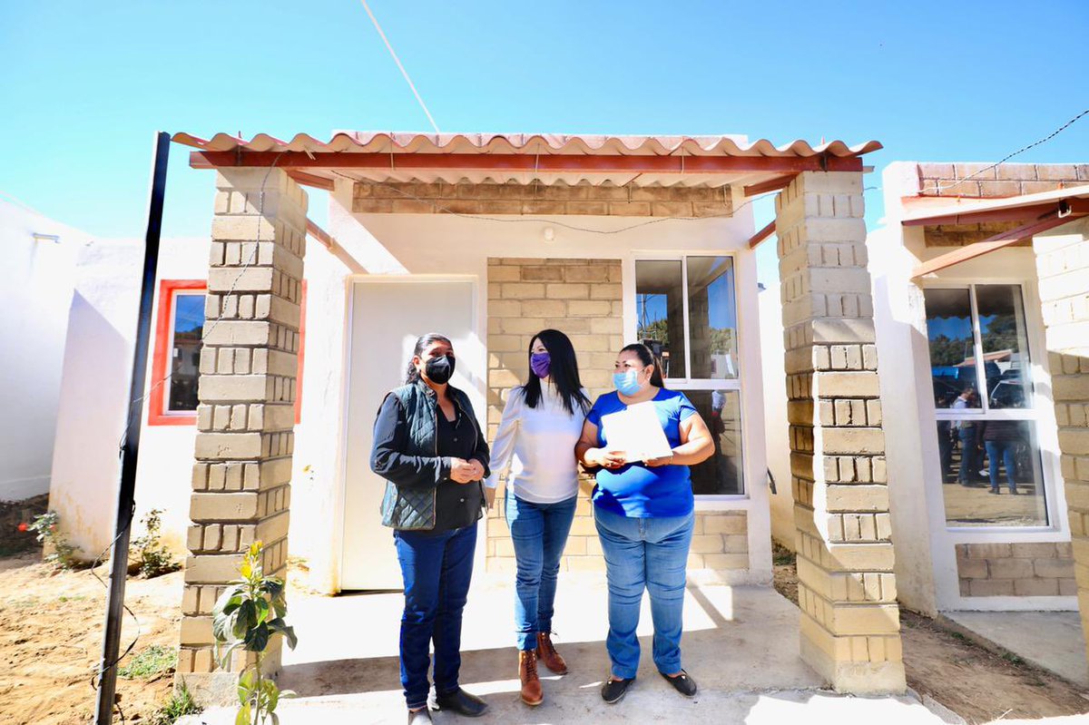 mirnazavala_'s tweet photo. Que emotivo momento, presenciar la entrega de 85 viviendas a familias damnificadas por el sismo del 2017 en el Fraccionamiento “Agua Bendita”, localidad de Jumiltepec en Ocuituco🏡🔑. https://t.co/0dD6G8R0yx