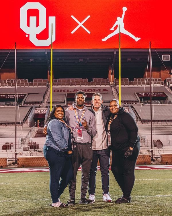 Jamarrien burt tweet media