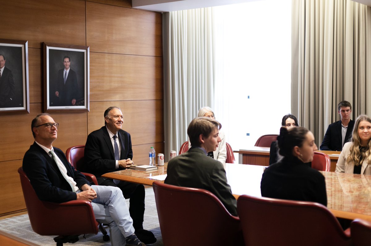 PBAUniversity's tweet photo. We were honored to welcome the 70th U.S. Secretary of State and former CIA director, @mikepompeo,   to speak at PBA with the LeMieux Center for Public Policy. Thank you, Secretary Pompeo, for investing time into our students, the future leaders of this world! https://t.co/mHLvuaj1GZ