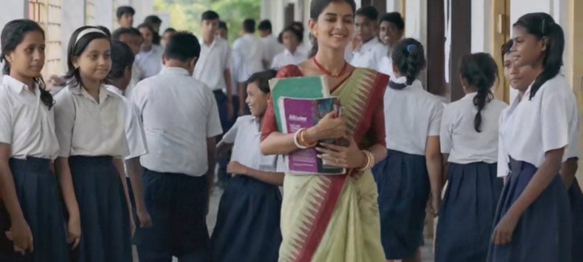 indra55neel's tweet photo. #uttoron
A bad side of the society has been highlighted,Everyone's acting is Perfect.A video can end a beautiful happy family,It should not be broken appropriate measures should be taken to catch the culprit @madhumitact di @Iamswastika di's fabulous act❤
@hoichoitv @SVFsocial https://t.co/OFIIUoFoEi