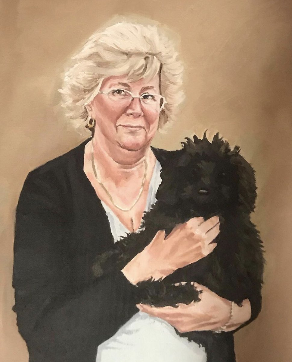 ellxeve's tweet photo. I’m painting again!! I’ve been working as a portrait artist for 4+ years now and would love to paint your treasured photographs to make lovely, thoughtful gifts 👩🏻‍🎨 
#commissionsopen #ukartist #portraitartist #commissionme #paintings #oilpainting https://t.co/Sy3UJC411A