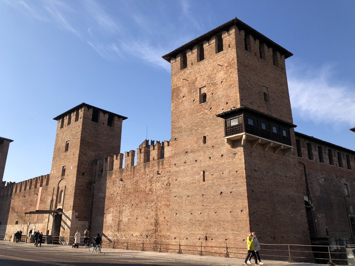 Richard_Bruschi's tweet photo. Verona is a beautiful city. Historic, cultural, varied, neat. Highly suggested visiting here.
Below, the Castelvecchio (the 'Old Castle'), the imposing Medieval castle.

#Verona #FindingItaly #italia #Veneto #VisitVeneto 
@TurismoVeneto
 @FindingItaly
 @arenadiverona
 
Verona 2/3 https://t.co/cPa477badh