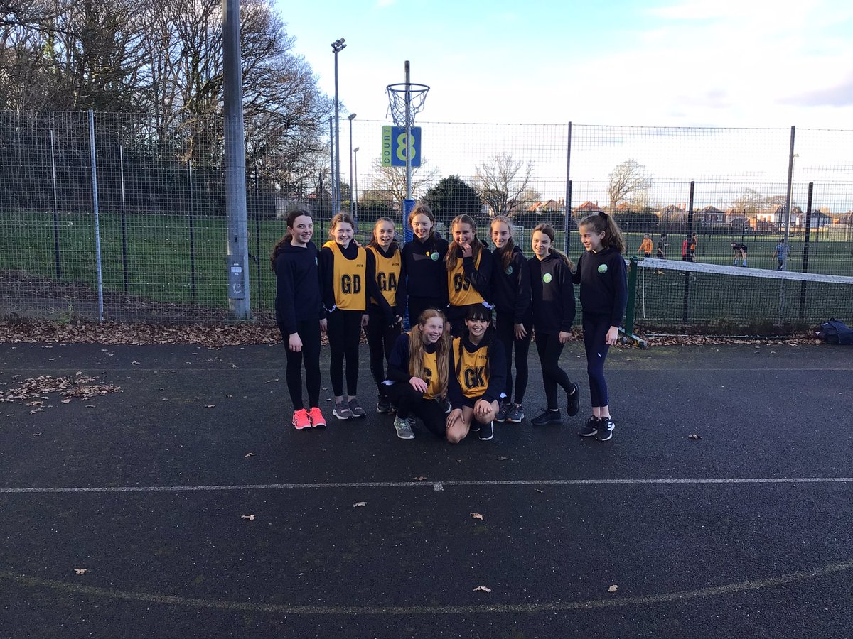 Ready for our first game of the season! Go team Avonwood! <a href="/AvonwoodHead/">Mr Jackson</a> <a href="/SGO_Bournemouth/">Sarah Dunsford</a>