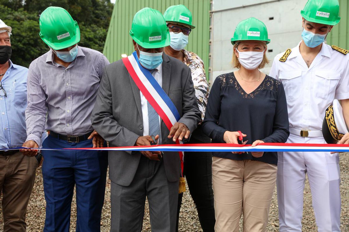 barbarapompili's tweet photo. Inauguration de la centrale de Cacao qui produit de l'électricité à partir de déchets de bois. 

Production = consommation de 16000 personnes. 

Bilan carbone = 28.500 tonnes d’émissions de CO2 évitées par an.

Un exemple réussi de transition énergétique pour la Guyane. https://t.co/nqsPePfHVD