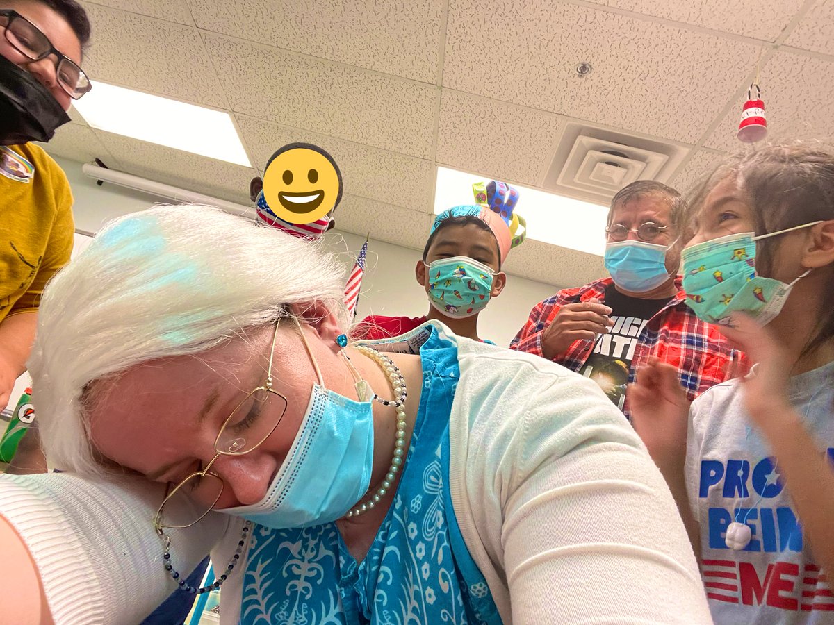 LeeAnna_2013's tweet image. This old lady is wiped out! 👵🏻

Happy 100 days of school! 👩‍🏫💯

#LifeInALE    @NISDRabaES