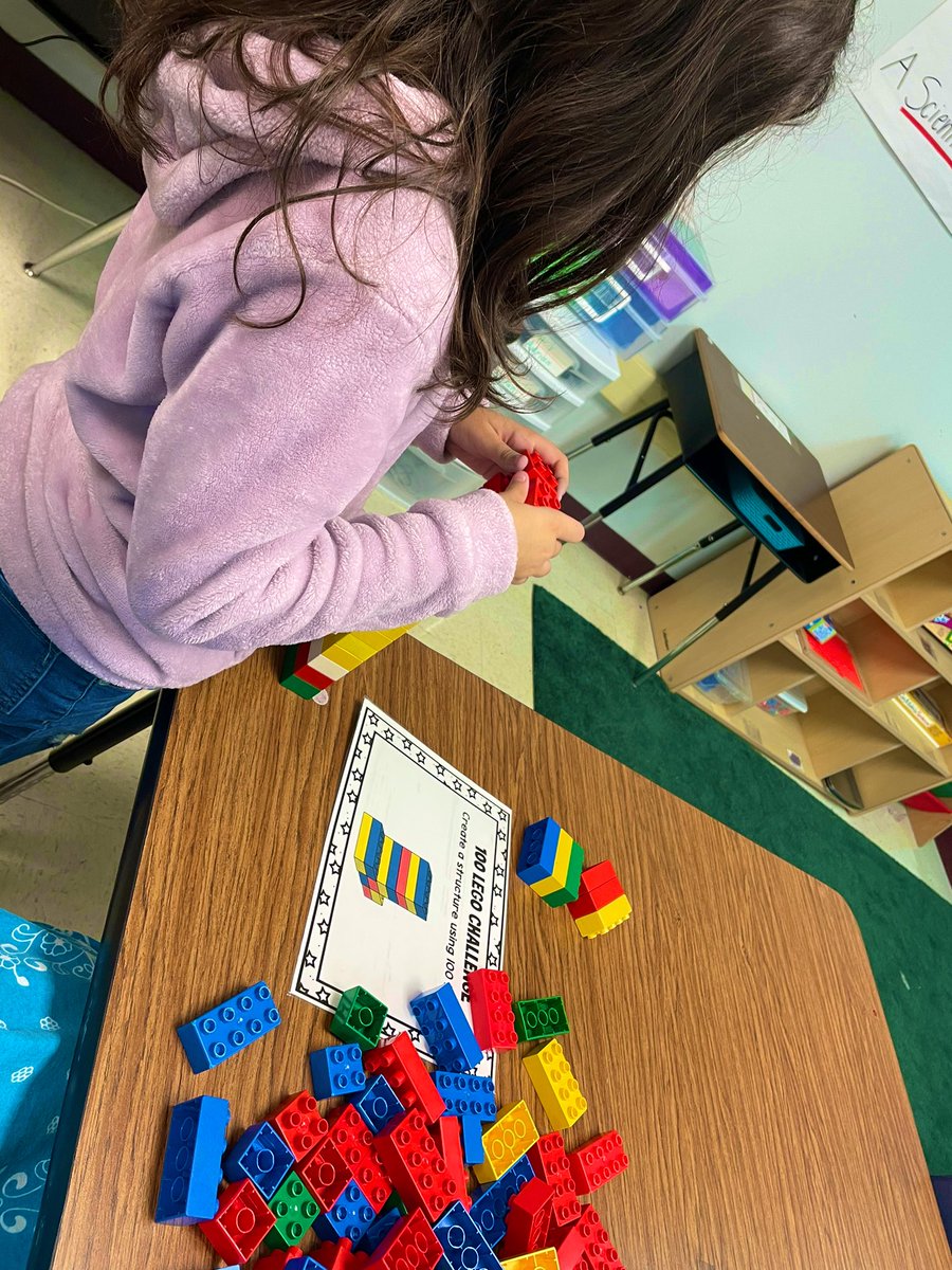 LeeAnna_2013's tweet image. This old lady is wiped out! 👵🏻

Happy 100 days of school! 👩‍🏫💯

#LifeInALE    @NISDRabaES