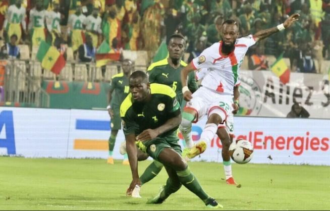 SeneGabon's tweet photo. [Sport] #CAN 2021: Le Senegal en finale, le Burkina Faso battu. 

L’équipe du Sénégal a battu le Burkina Faso 3-1 et s’est qualifiée pour la Finale, ce mercredi 2 février 2022 à Yaoundé. https://t.co/5qNhSPXdDL