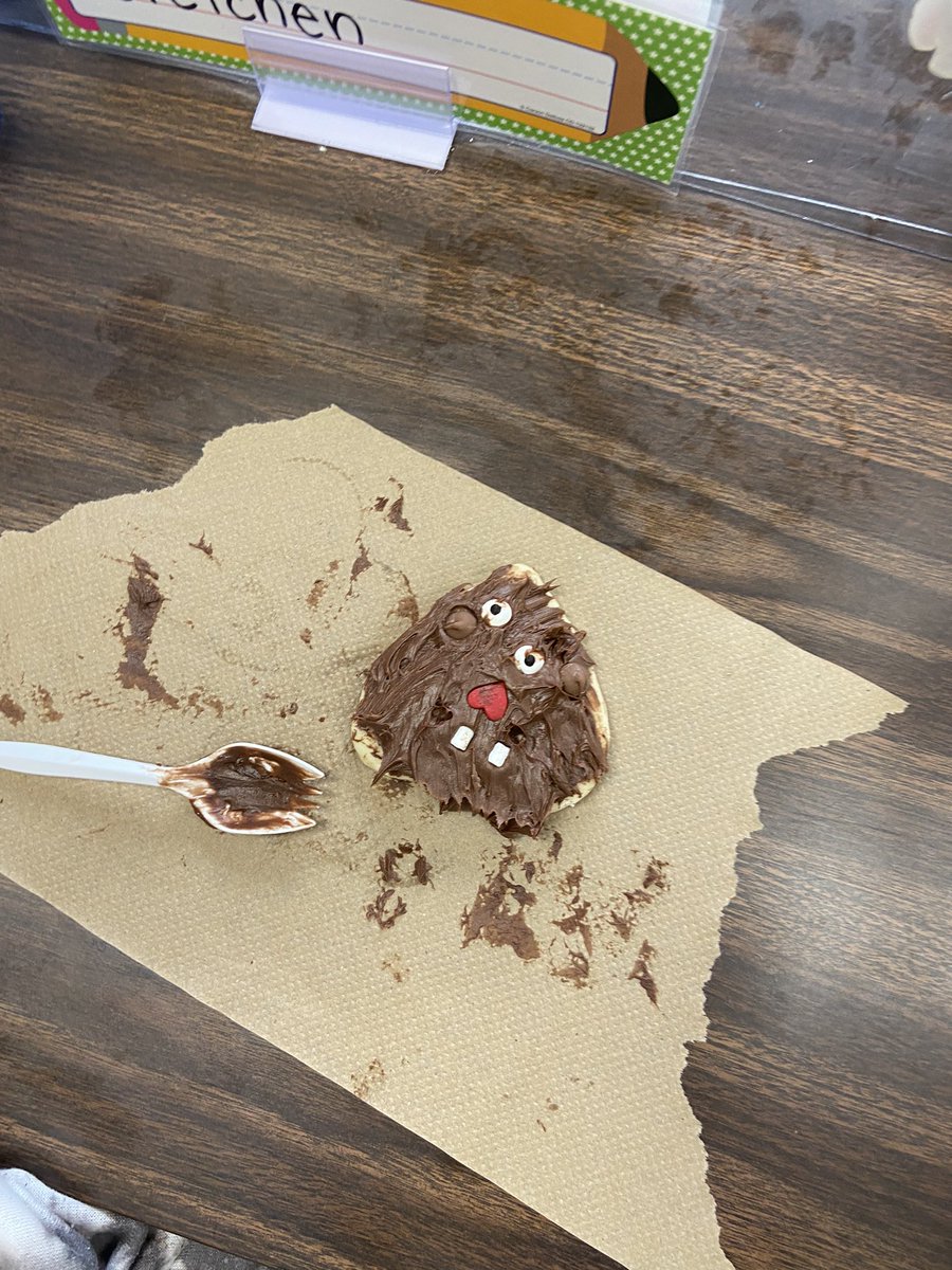 Julia4156's tweet photo. Since the groundhog saw his shadow…..we decided to make a yummy snack! Aren’t our groundhogs cute? https://t.co/D63Ao9IXuX