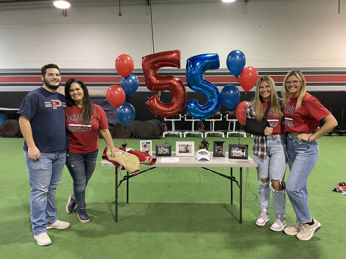 sharieberry13's tweet photo. Signed, sealed and will be delivered in July. What a big and special day for my #55 and 4 of his teammates (with more to sign later).  I love you and honored to be your mom Parker ❤️🏈💙 @ParkerB59 https://t.co/mIoovIWu7q