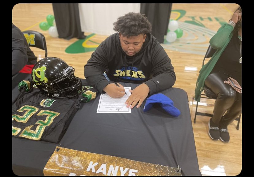 kjfromnlr's tweet photo. Just signed the official papers glad to say i am officially a sweede💙🙏🏽 @SwedesFB @AdamLon66889269 https://t.co/RABBOZGTFy