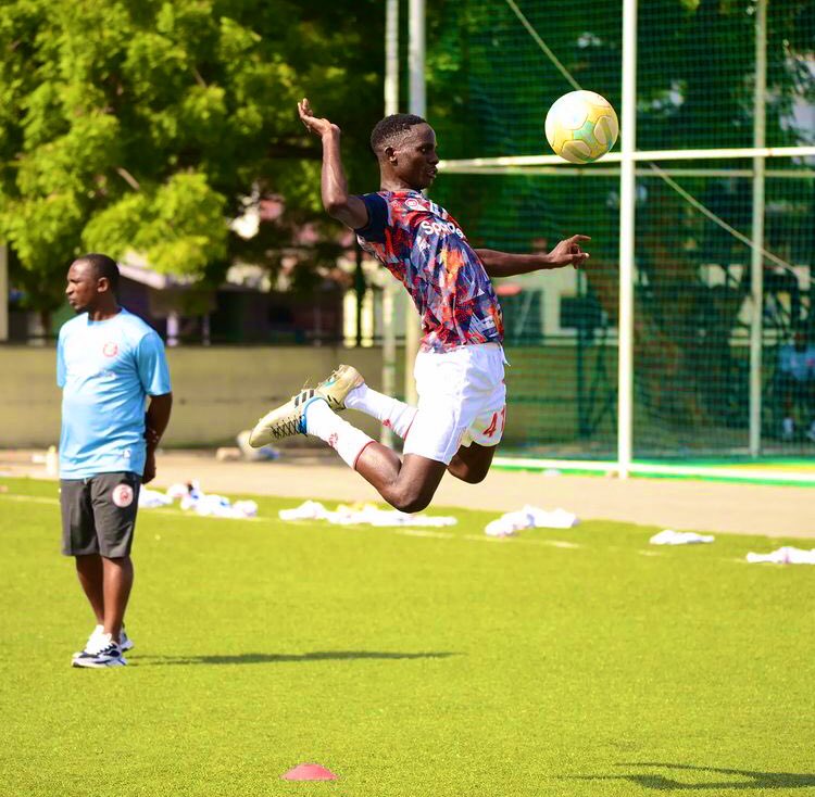 ambokise41's tweet photo. 🗣Ishi ukiamini inawezekana bila kujal changamoto za safar yako ⚽️🙏
#Ishimaishayako💪 https://t.co/gOJEMnaBg3