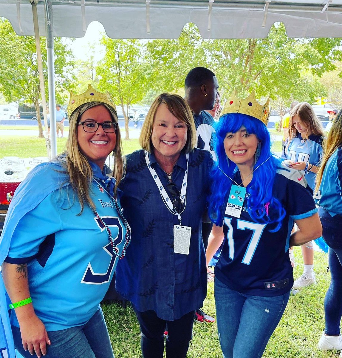 TabbyFord1's tweet photo. Happy National Women and Girls in Sports Day to Amy Adams Strunk! You are a Queen and the @Titans are lucky to have you! @LadiesofTT love you so much! #NWGSD #titanUp #lott #titans #appreciationpost #amyadamsstrunk https://t.co/ZZy9KrmXVs