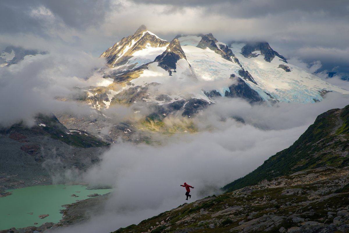 ArpanDasPhoto's tweet photo. When you see conditions like this, you jump 

#canada #outdoor #hike https://t.co/PzThf5TmHF