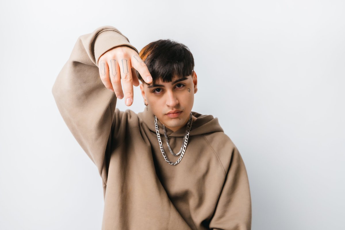 #NEWS Tiago PZK recibió su primera nominación a los #PemiosLoNuestro en "Artista revelación masculino". El evento se llevará a cabo el próximo 24 de febrero por Univision. La votación ya está abierta y se puede realizar en premiolonuestro.com/vota

📷prensa
cc <a href="/MatiasPetrucell/">Matias Petrucelli</a>