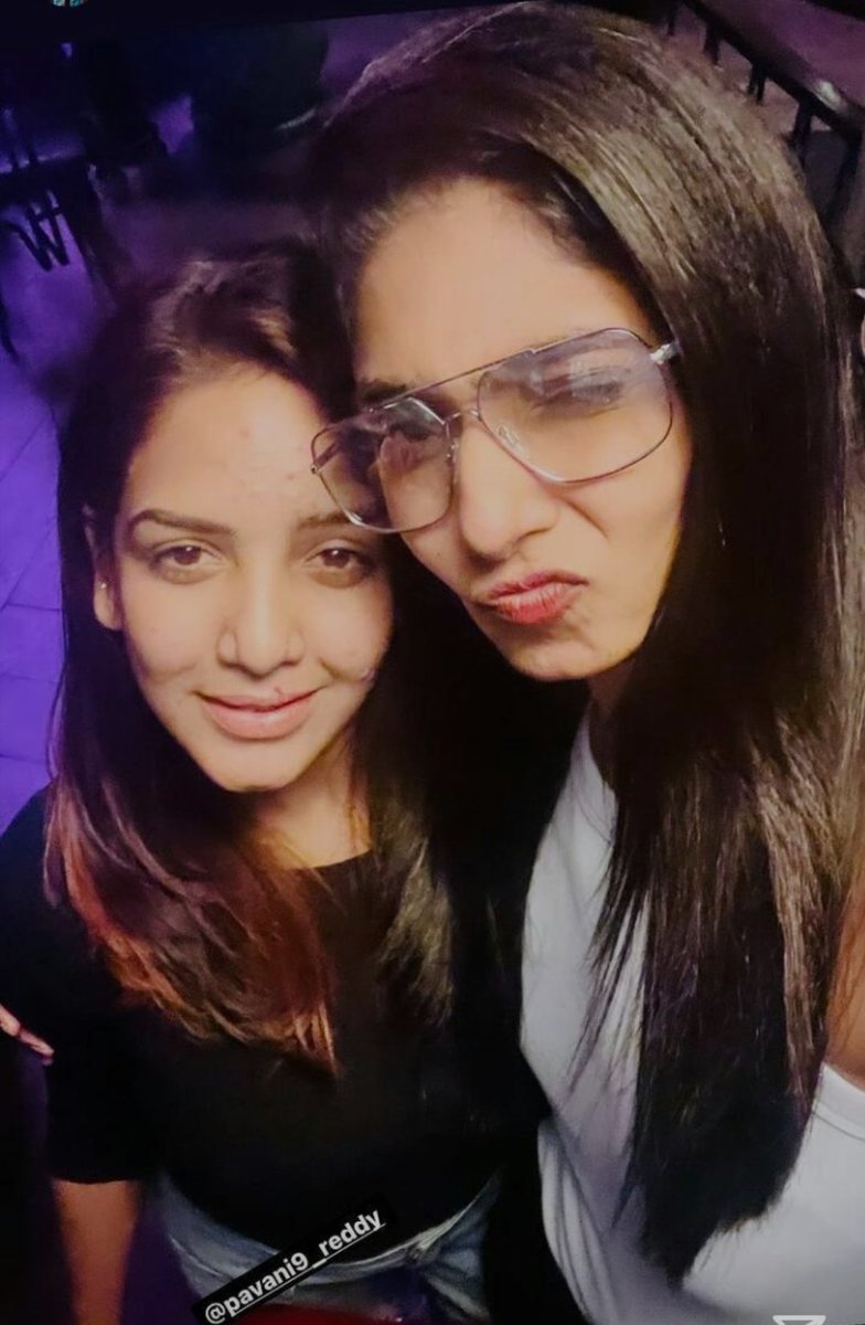 Pavnixcafe's tweet photo. Sweetest People🥰 BFF Goals👭💫❤
@Pavani9Reddy @Anusha52Anusha
.
.
.
#Pavni #Pavani #PavaniReddy #Pav 
#Pavniarmy #Pavnians #PavniFam 
#PavniReddy #Dee #Eejjii #Durga 
#PavniFandom #BiggBossTamil5 https://t.co/1sCdciGdCC