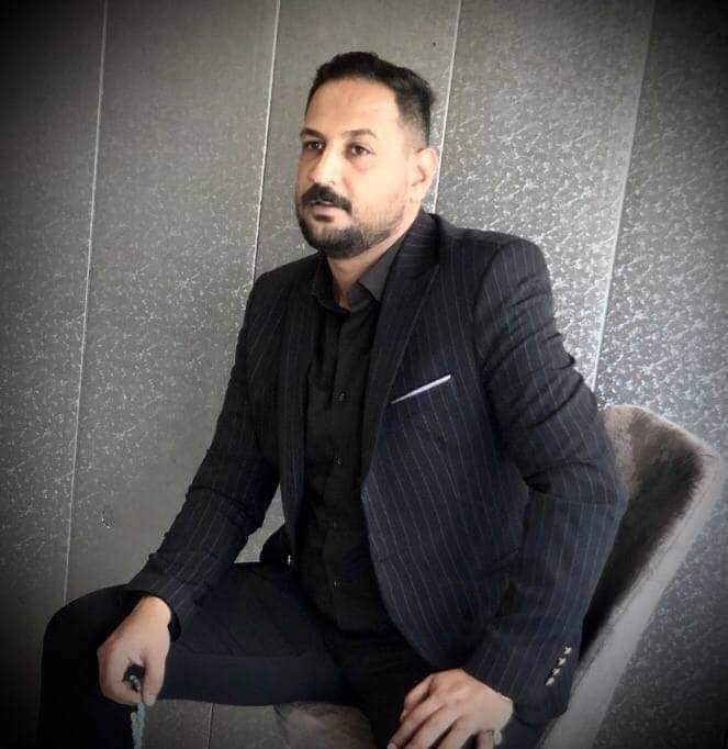 SajadAbaas12's tweet photo. احد المساهمين في ازهاق هذه الروح، هم المنتسبين في باب المحافظة، الضحية في السيارة عايش وينازع محد منهم ينقله للمشتشفى، وهي على بعد امتار من موقع الحادث، ومحد موجود يمه غيرهم، كلتلهم خل نوديه للمستشفى بعده عايش كالوا: " لا ممنوع ما نعرفه!!!!!"   الى ان اجه احد ذويه وبسيارته الخاصة https://t.co/40cbwHePSs