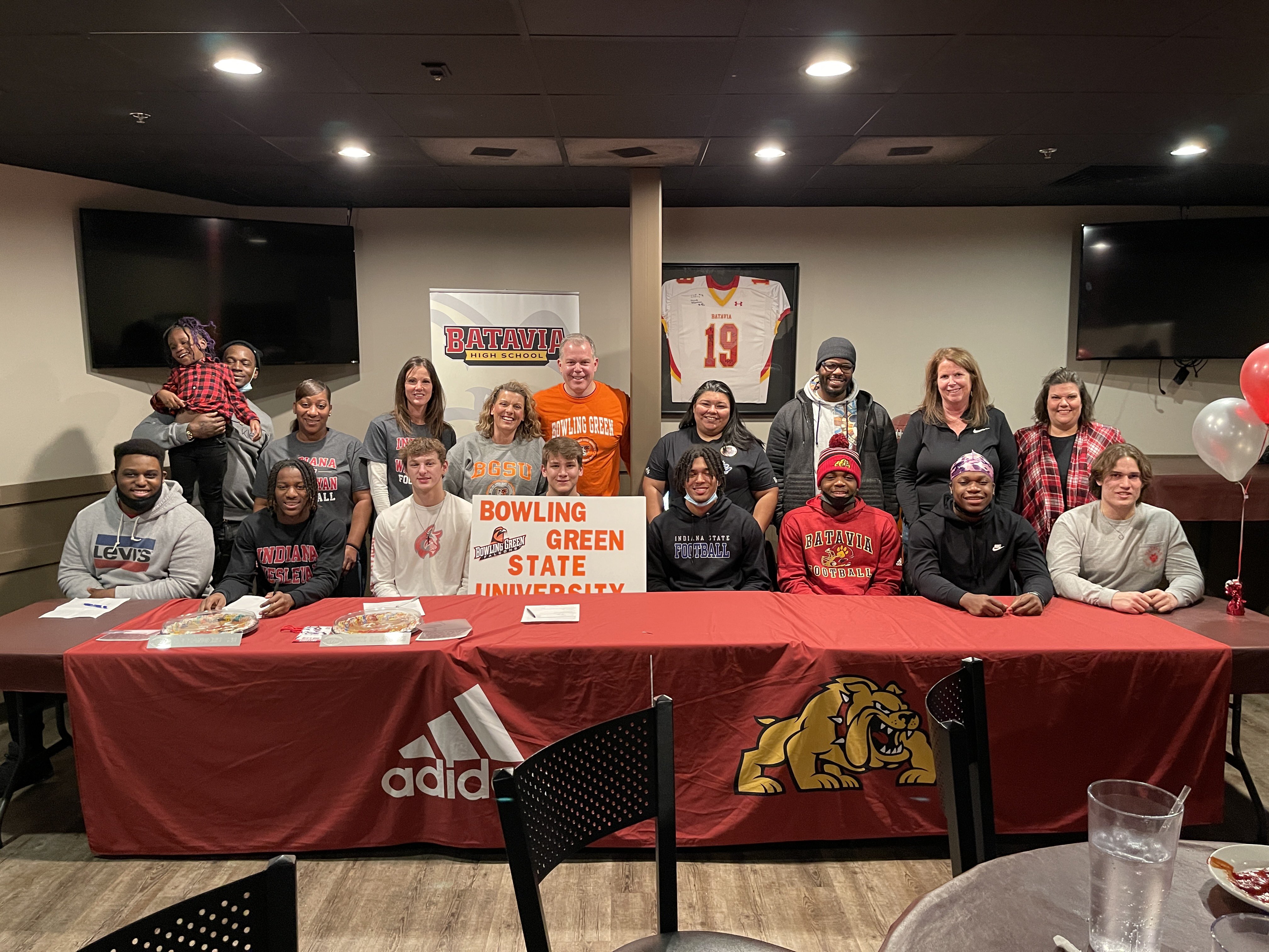 Batavia Football Fun To All Be Together And Celebrate The Next Step In All These Young Mens Lives Thanks To Pal Joeys For Hosting Our Event Tonight T Co Frqyzfgyqj Twitter