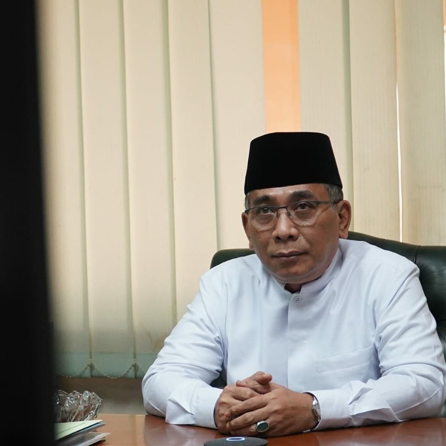 YahyaCStaquf's tweet photo. Pagi ini saya menjadi Keynote Speaker pada ISEAS – Yusof Ishak Institute Webinar secara daring yang diselenggarakan oleh Indonesia Studies Programme ISEAS Singapore dan Universitas Islam Internasional Indonesia (UIII) Jakarta, Kamis (03/02/2022). https://t.co/P3ZDcEXdrX