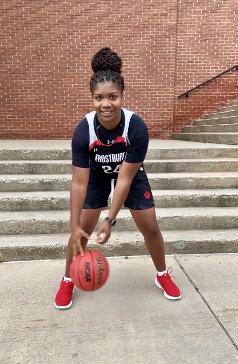 Jonzie94's tweet photo. Happy #NGWSD❤️🖤🏀 https://t.co/Xp7MO98kGE
