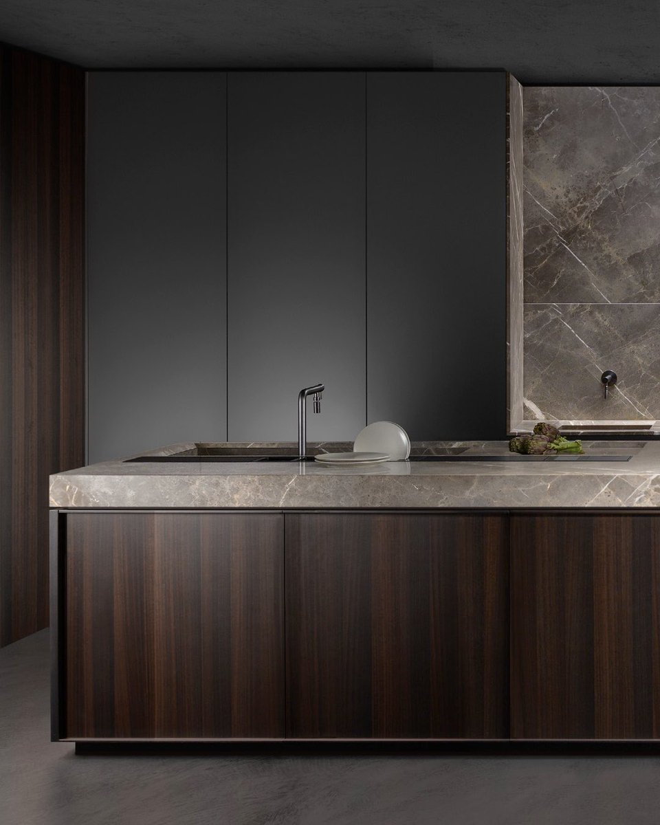 emptystudio's tweet image. Sculptural kitchen design with a perfect balance of Eucalyptus wood, Italian lacquer and marble. Discover our latest projects and get inspired by Emptystudio furnishings and interiors.

emptystudio.com

#emptystudio #madeinitaly #homedesign #kitchen