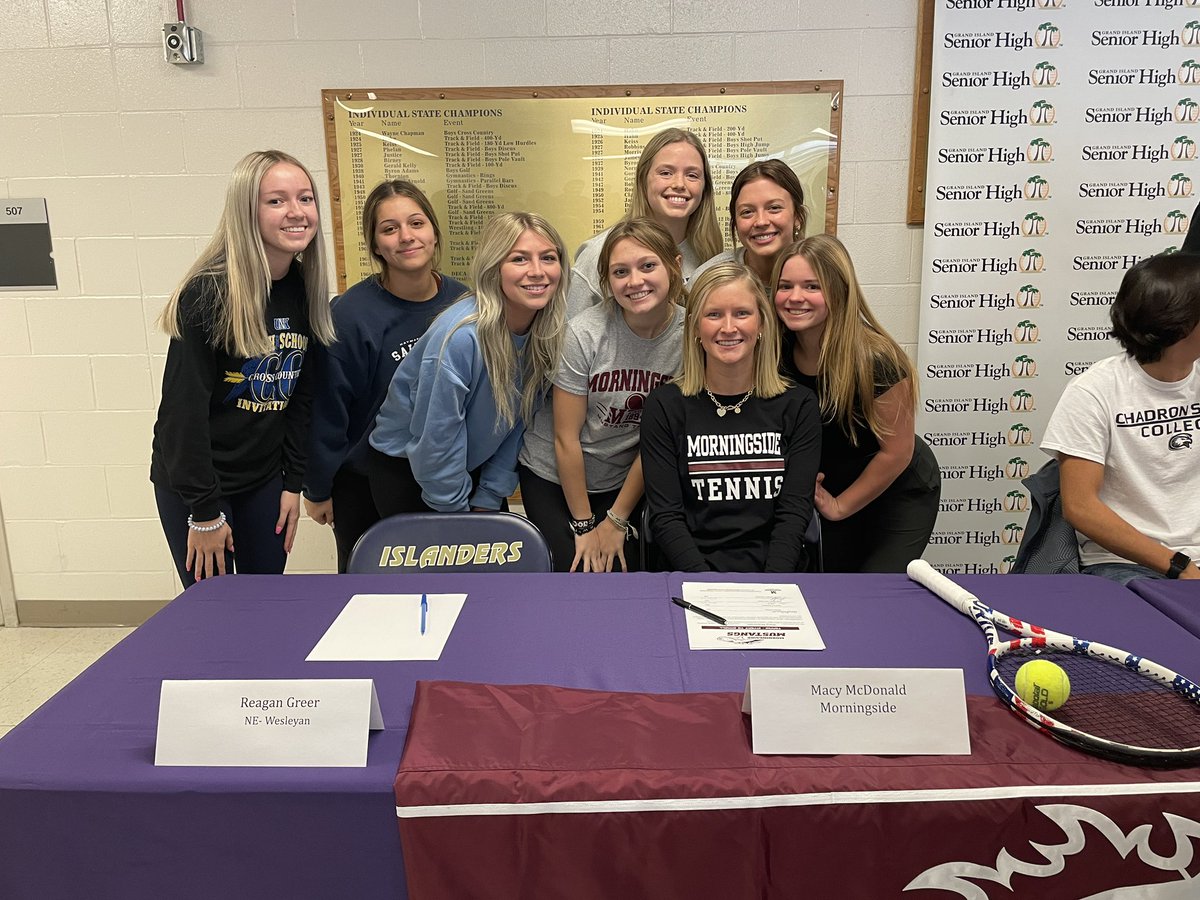 melissa_mcdonal's tweet photo. It’s official!  #SigningDay #WeAreGIPS https://t.co/wi8QJQoO6t