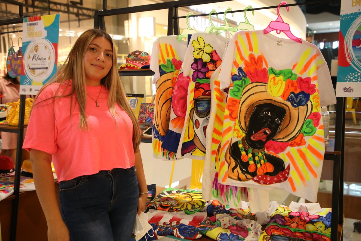 Carnaval_SA's tweet photo. ¡Inició la feria #ValeEmprender liderada por la Reina @valecharris_ para apoyar a negocios barranquilleros!👏🏼 
La iniciativa se traslada a la presencialidad, con el apoyo @Camarabaq y @DesEconomicoBAQ, cumpliendo con todas las medidas de bioseguridad.
🔗: https://t.co/OEP5lXg8XG https://t.co/iCMaSF0GWk