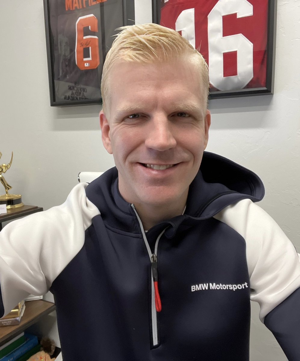 anchorbrad's tweet photo. Working on a snow day and loving every second! I’m blessed to work with so many amazing customers from coast to coast. #bfac #snow #HelpingCompaniesCommunicate #InstantCommunicationWithBfac https://t.co/Z7jgmFPCJL