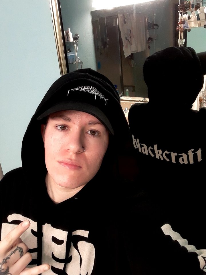 Paranoid_Boi95's tweet image. @BlackCraftCult @LornaShore @VANS_66 Yesterday's 'fit was a look! 🤘 #allblackeverything #genderbender #tomboi #boi #dude #masc