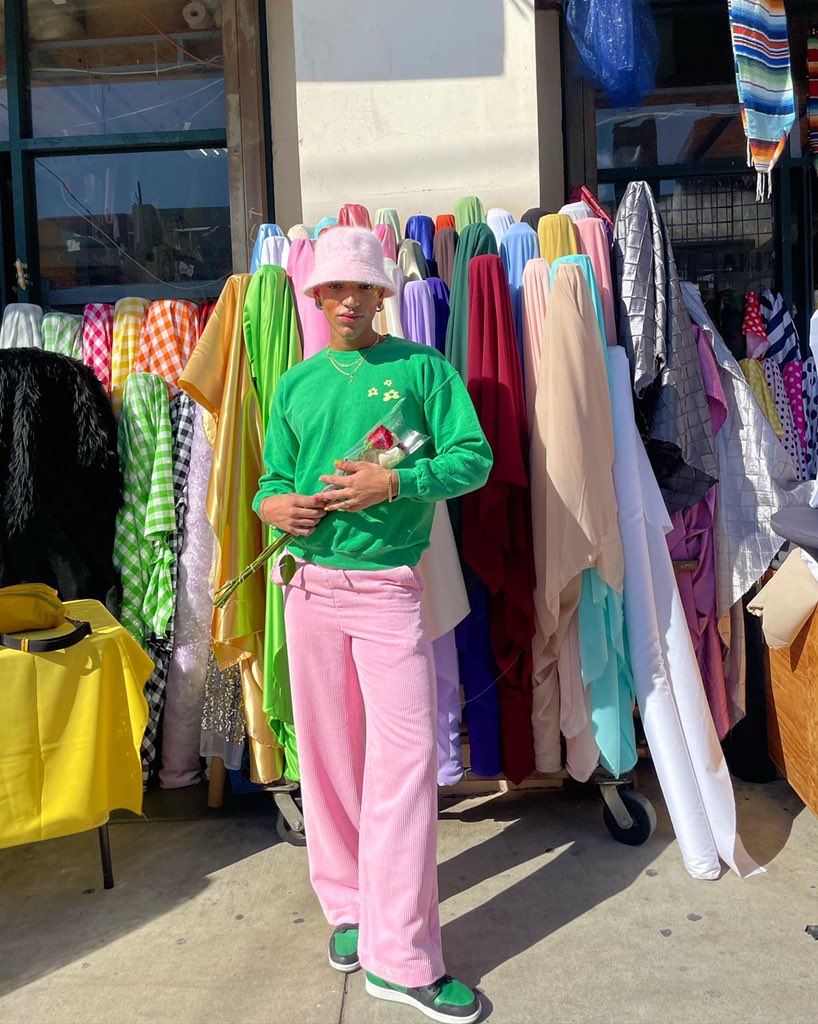 itsCASPEN's tweet photo. 💐💐💐💐 #ootd https://t.co/u8LSMyIeAZ