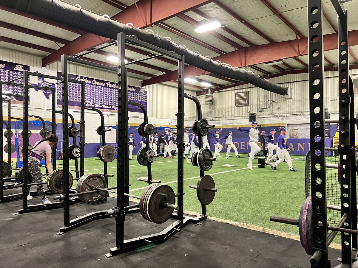 coachcordell14's tweet photo. We may night have the biggest or nicest “indoor facility” but WE are truly GRATEFUL for what WE do have! Baseball taking advantage of facility due to weather. #GoBig @CraneISD https://t.co/0XyClxRTs9