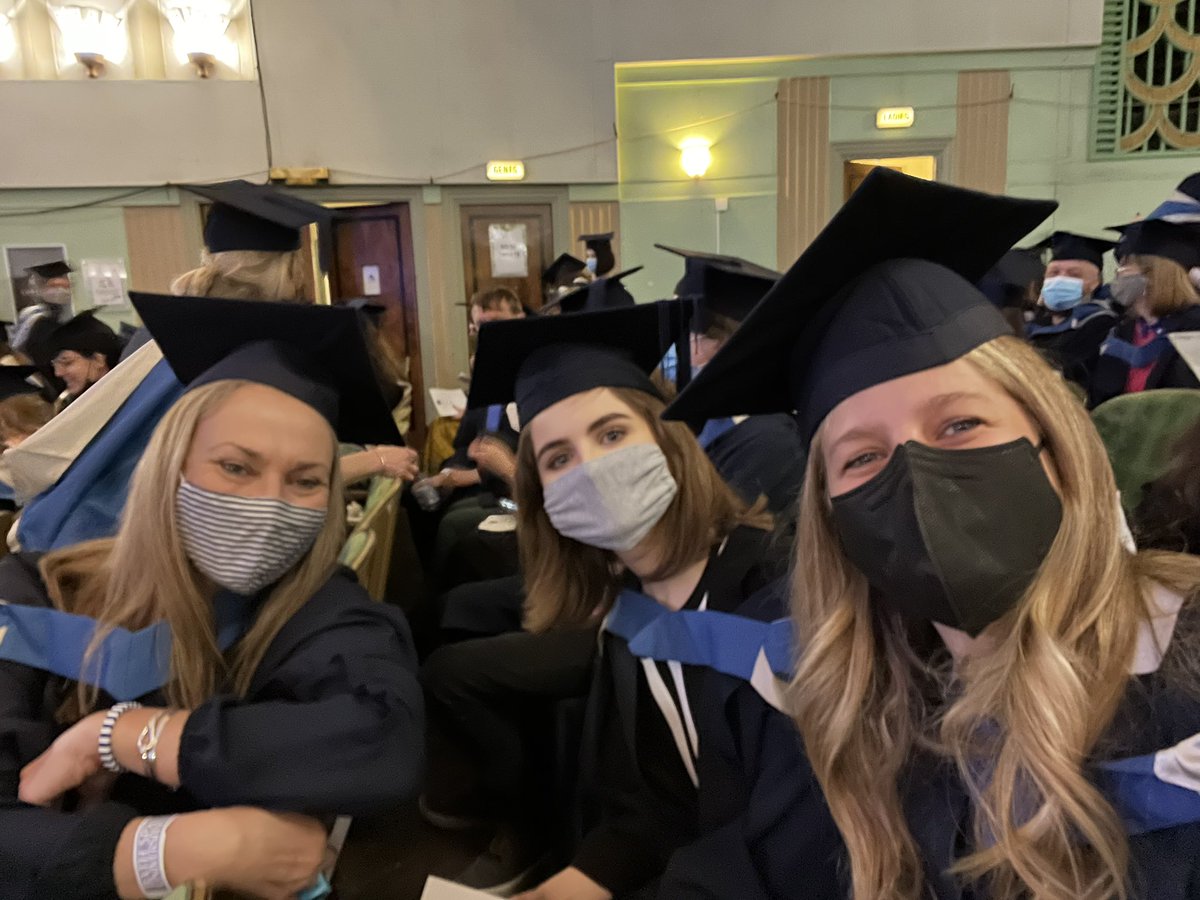 Masters of the Arts 👩🏼‍🎓 <a href="/BathSpaUni/">Bath Spa University</a> <a href="/BSUCreativeW/">BSU Creative Writing</a> @lizlaumiere