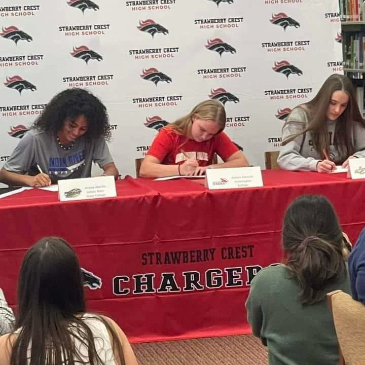 18u_red's tweet photo. Huge congrats to our #12 Ari Murillo for signing her NLI to play at Indian River State College. Very proud of you &amp; glad I could be there on your special day. @ArianaM2022 @RonaldFritz12 @IRSC_Softball https://t.co/Gf2aZ8NK12