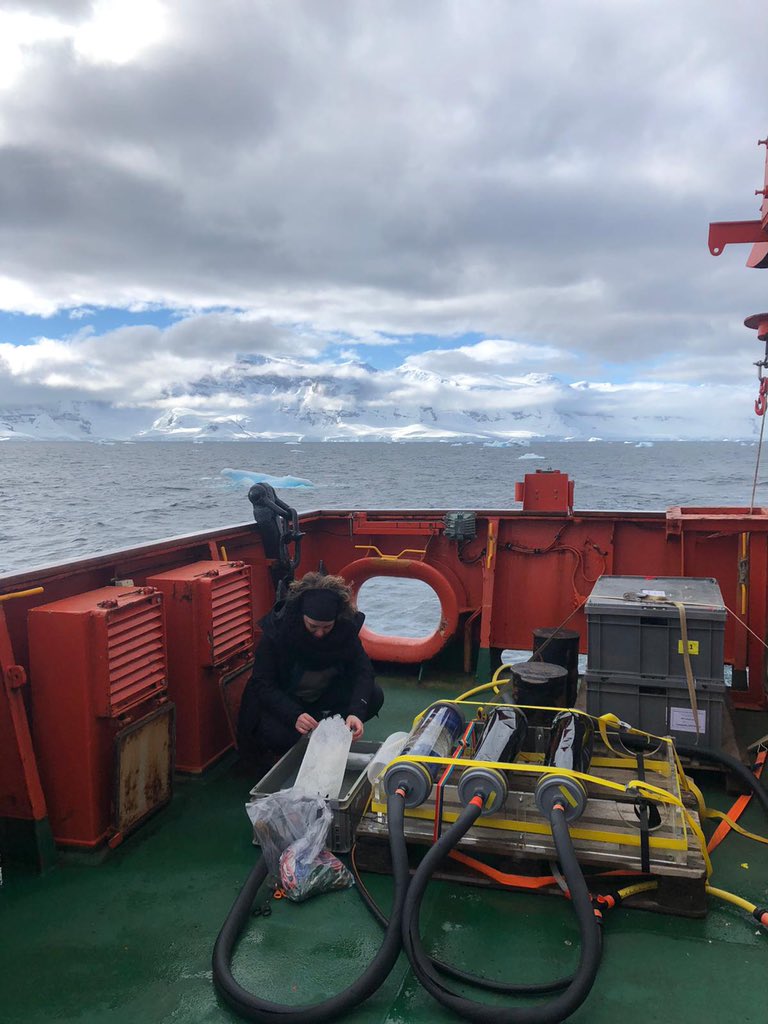 Dr. Naiara Berrojalbiz (<a href="/NaNaNai_Nai/">Nai</a>) is in charge of coordinating the experiments of the degradation of Persistent Organic Pollutants by marine bacteria 🧫 and to measuring some physico-chemic and biologic parameters from the samples.