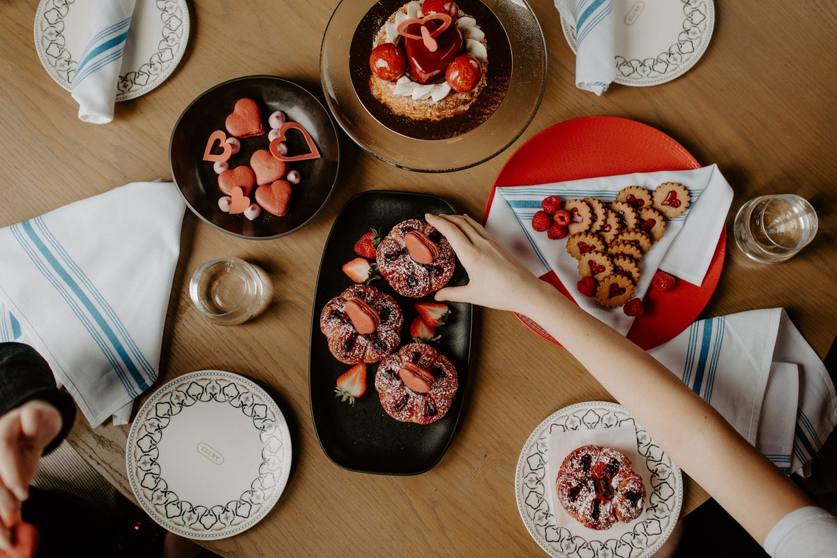 Roses are red, and violets are blue. Cluny's got Valentine's Day treats for you and your boo! 🌹♥️💋

Quantities limited. Pre-order now at clunybistro.com 🛍⁣