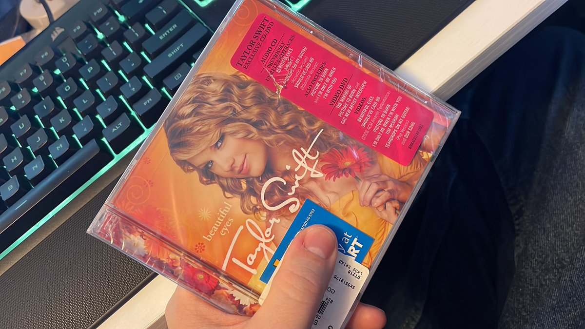 🚨 Giveaway 🚨 
1. Beautiful Eyes by Taylor Swift CD - still sealed, small crack on front

Open Internationally. Ends Saturday 2/5/2022 at 1:13 PM EDT. Winner selected at random!

To Enter:
1. Follow Me
2. Like + RT

Good luck to all who enter! 😊