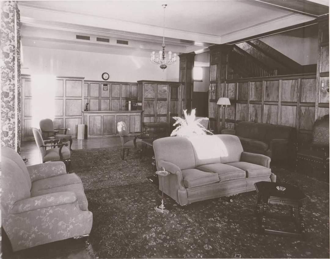 DamMuseum's tweet photo. BCMHA [0001:0457] Boulder Dam Hotel-Lobby East End. January 25, 1934.
.
#history  #bouldercitynv #nevada #collections #preservation #historymatters #travel #photography #culture #vintage #explore #usa #explorebouldercitynv #bcmha #education #museums https://t.co/2PCknvOWGq
