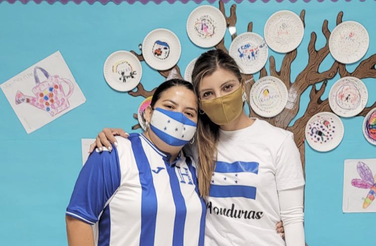 KarlaV1721's tweet photo. Challenge-Spread the Love. 😍
There are many people who I admire one of them is @Rocio90556604 who always is helping me with doubts and everything since I arrived. Thanks Rocio you’re a light in this awesome experience. @ParticipateLrng #unitingourworld #ambassadorchallenge 🇭🇳🥳 https://t.co/1vQy6Q6t5W