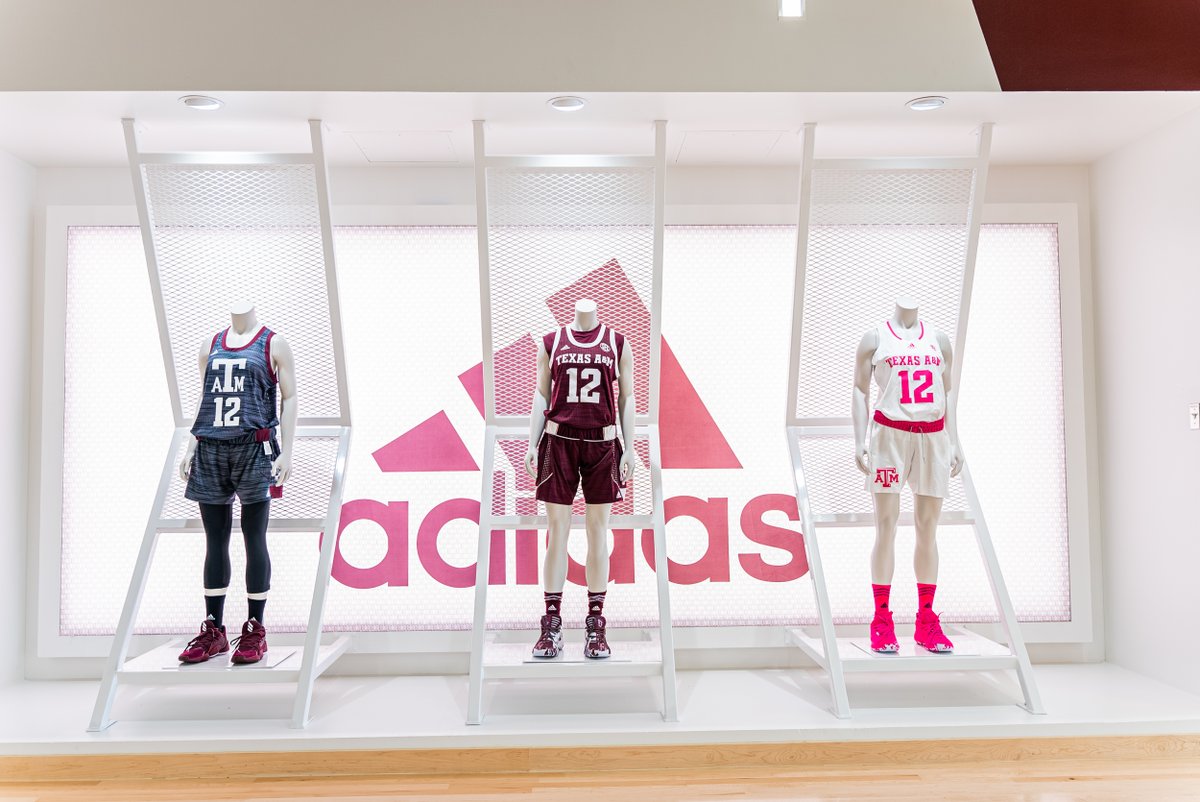 SportsDissected's tweet photo. In honor of National Girls and Women in Sports Day, we're giving you a look inside two of the best facilities we've visited...they just so happen to be for women only!
@Aggiewbb: https://t.co/xwgBQs1JNd
@OregonTF: https://t.co/ixRsgtfJk2
#SportsDissected | #NGWSD | #NGWSD2022 https://t.co/4YcfslVWvP