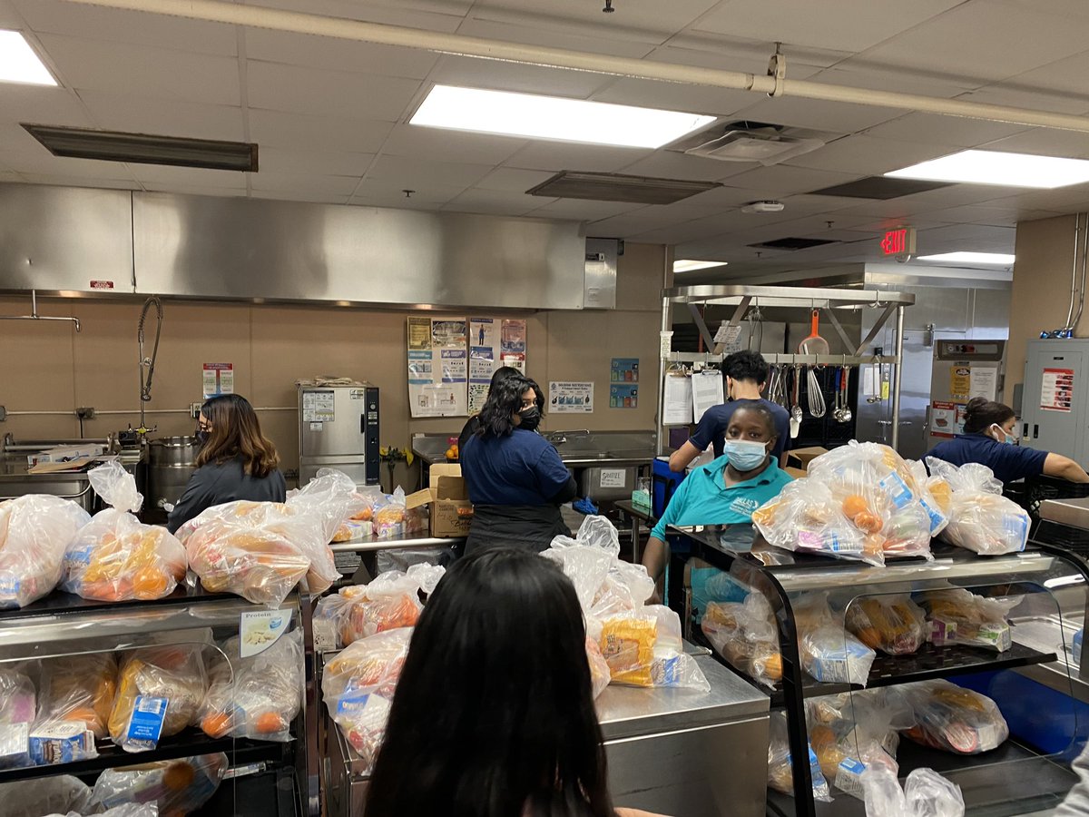 IDEA_at_Fannin's tweet photo. Shoutout to @dallasschools food services for providing meals for the #PLPack to take home in preparation for the winter storm 💙 https://t.co/p2JavrWElv
